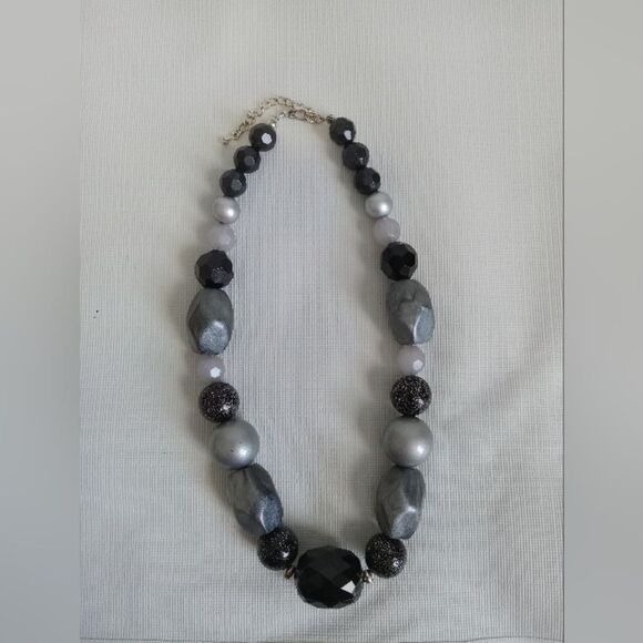 Black & Silvery Gray Multiple Shapes Chunky Beads Single Strand Fashion Necklace - Picture 10 of 10